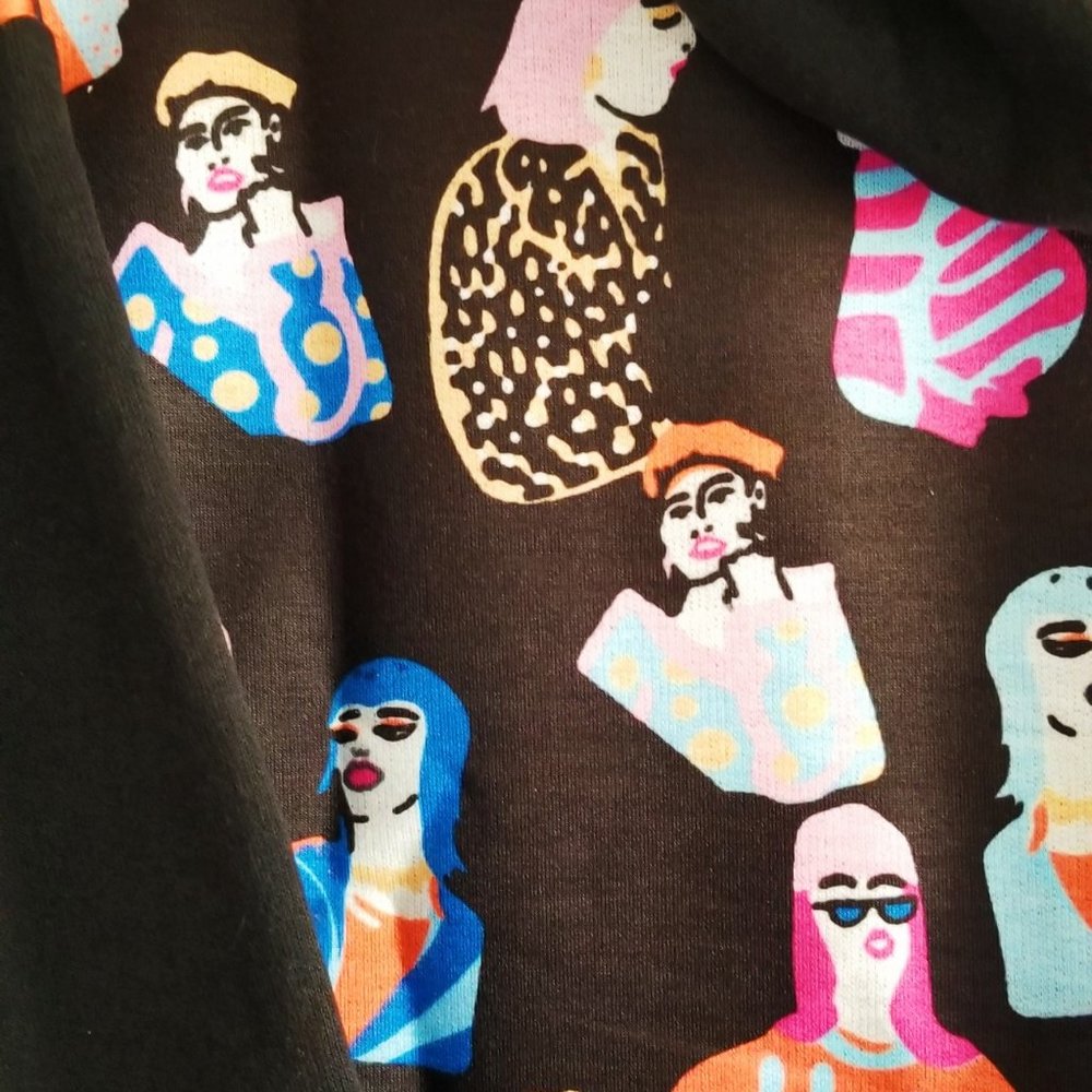 1000 People Cropped Top Hoodie - Picture 4 of 4